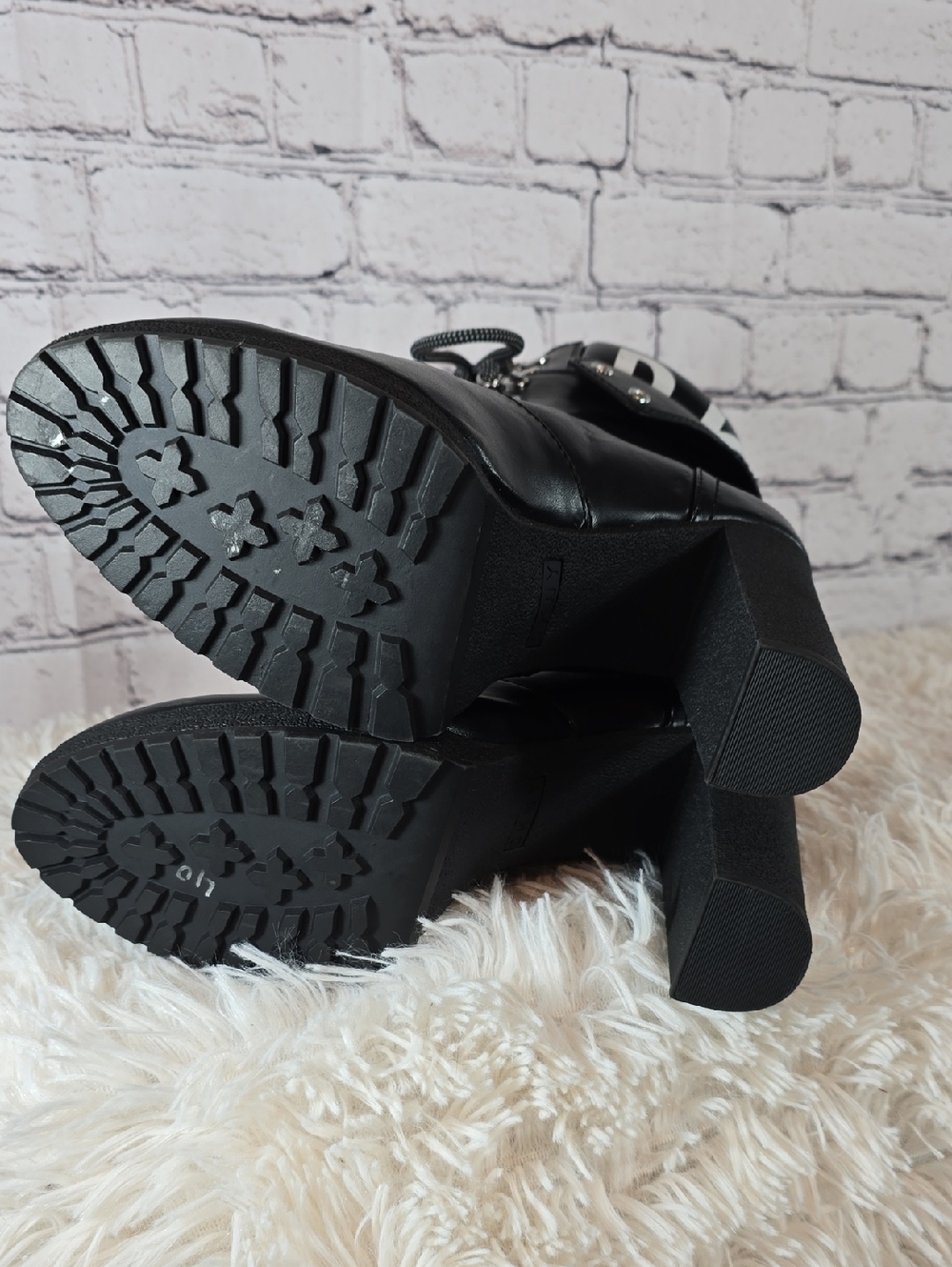 DKNY Black Lace-Up Heeled Boots Size 9 NWOT - Picture 13 of 13